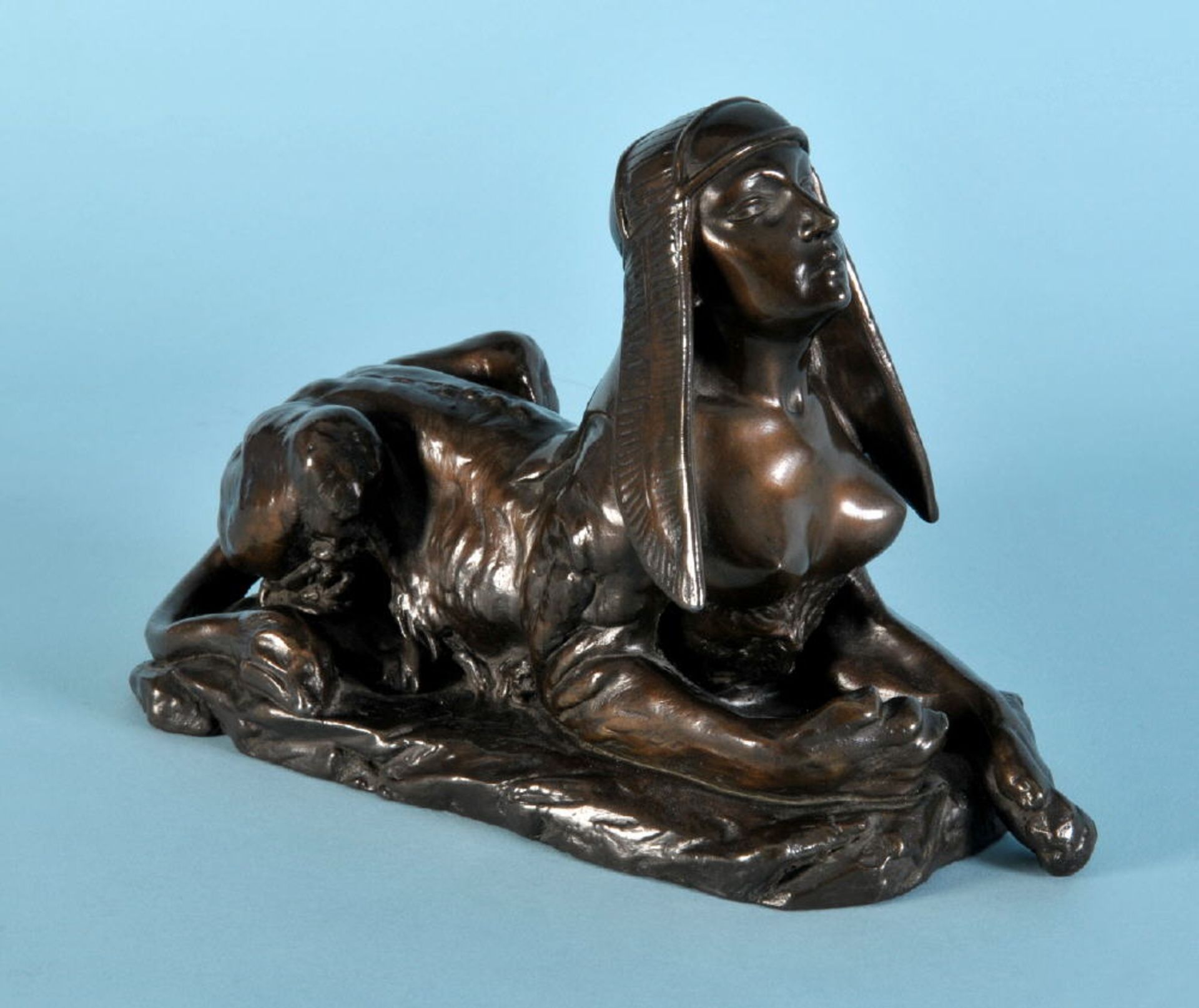 Vastagh, Géza, 1866 Kolozsvár - 1919 BudapestGalvanoplastik, dunkel patiniert, H= 16 cm, " Sphinx ",