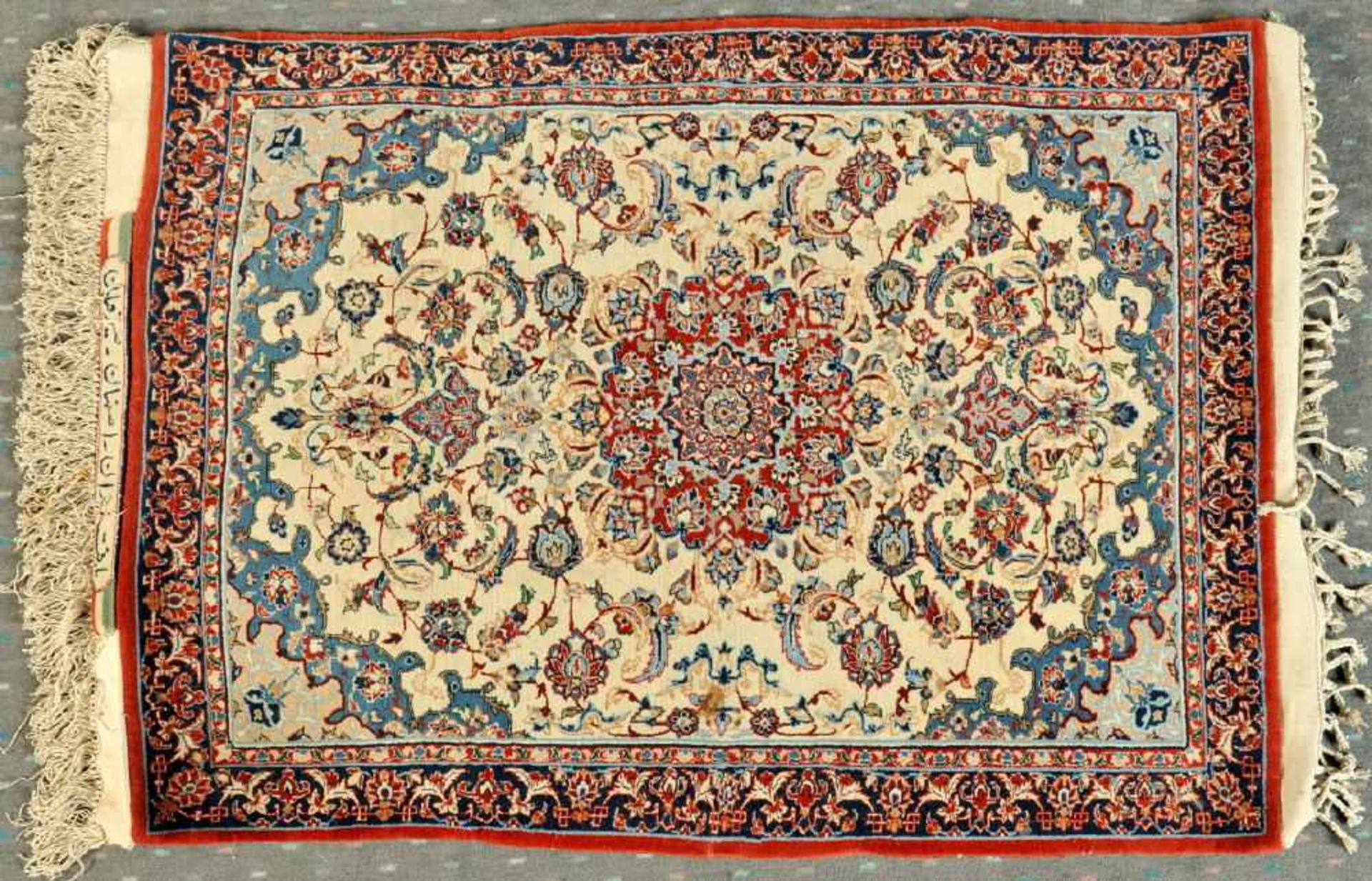 Kork-Isfahan, Persien, 76 x 104 cmKorkwolle, sehr feine Knüpfung, beigegrundig, mehrfarb. Medaillon,