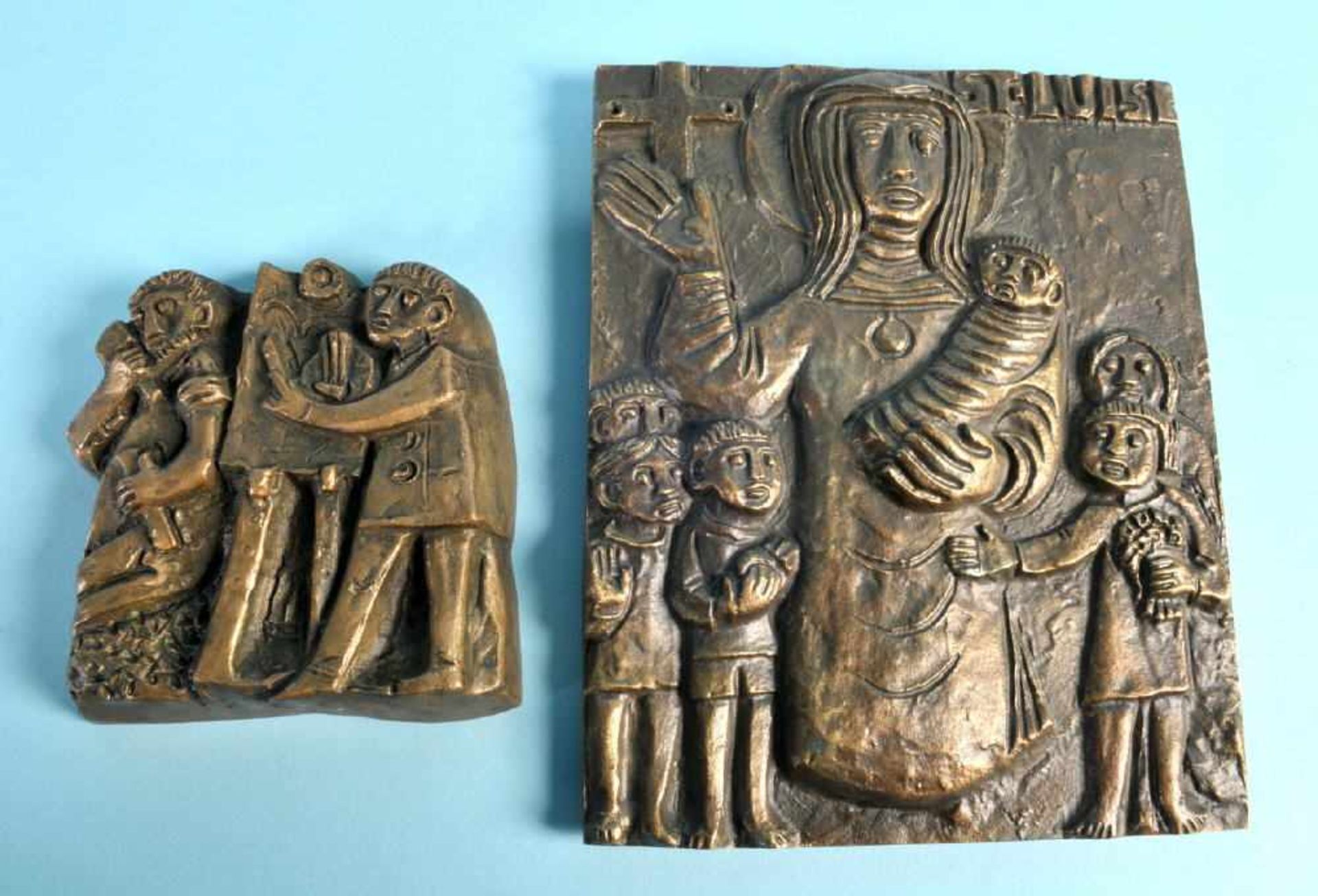 Weinert, Egino, 1920 Berlin-Schöneberg - 20122 Bronzereliefs, H= 11,5/20 cm, " Im Atelier " u. "