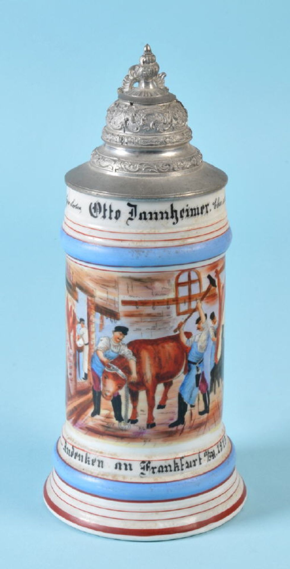 Bierkrug mit Zinndeckel - Zunftkrug "Metzger"Porzellan, color. Dekor mit Metzgerszene, mit