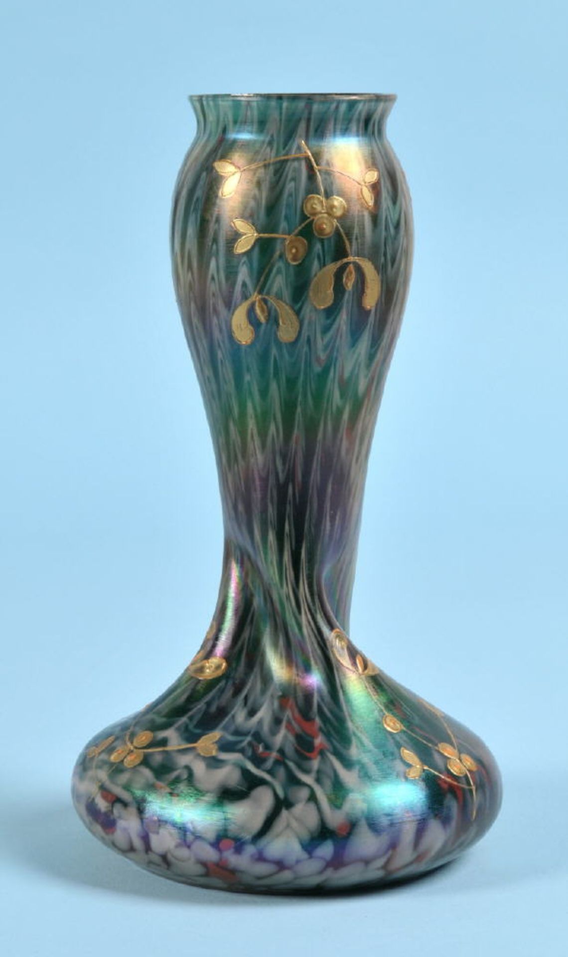 Vase "Pallme-König"grünes Glas, irisierende, geätzte Oberfläche, handbemalt, goldenes, florales