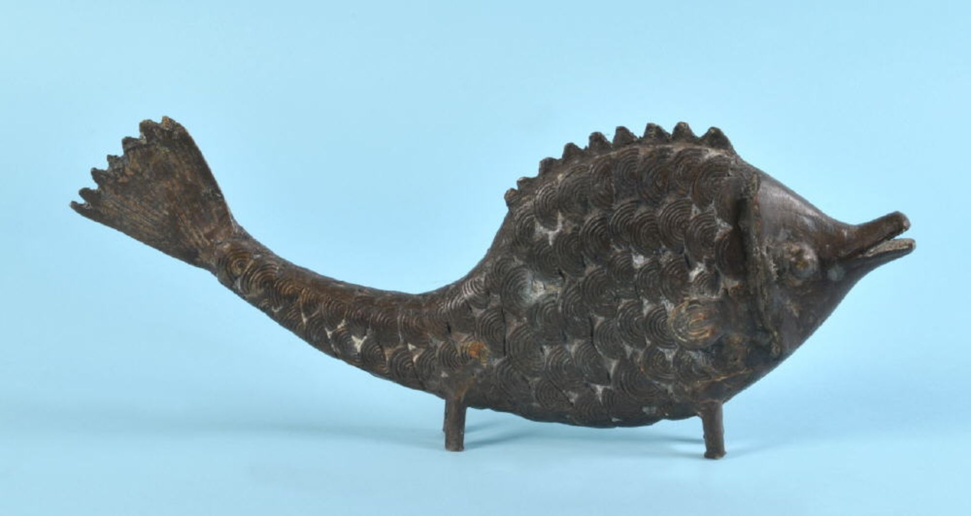 Afrikanische Figur - FischBronze, dunkel patiniert, H= 16 cm, wohl Benin, Nigeria