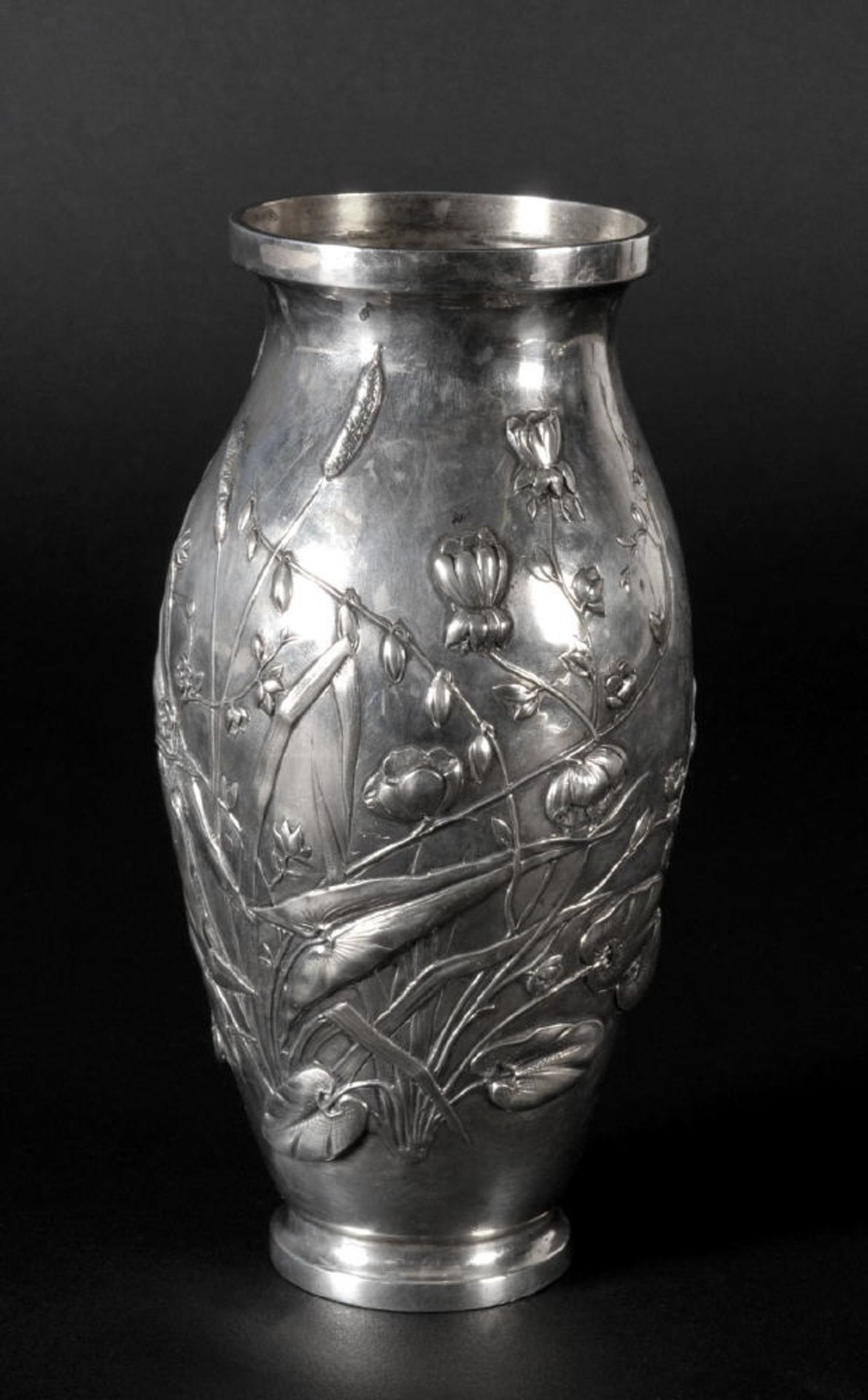 Vase800 Silber, 307 g, reich relief. Pflanzendekor, Balusterform, H= 16,5 cm, wohl um 1900