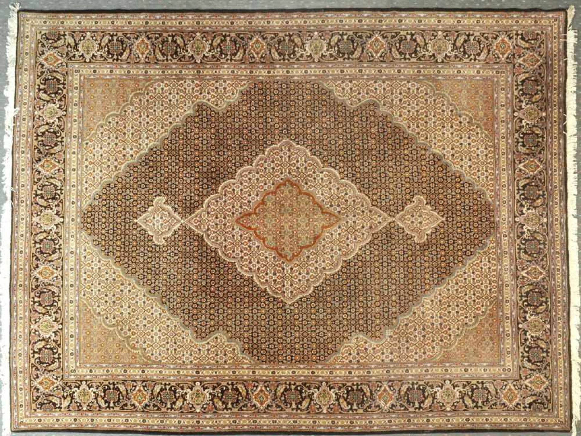 Kork-Mahi-Täbris, Persien, 204 x 295 cm<