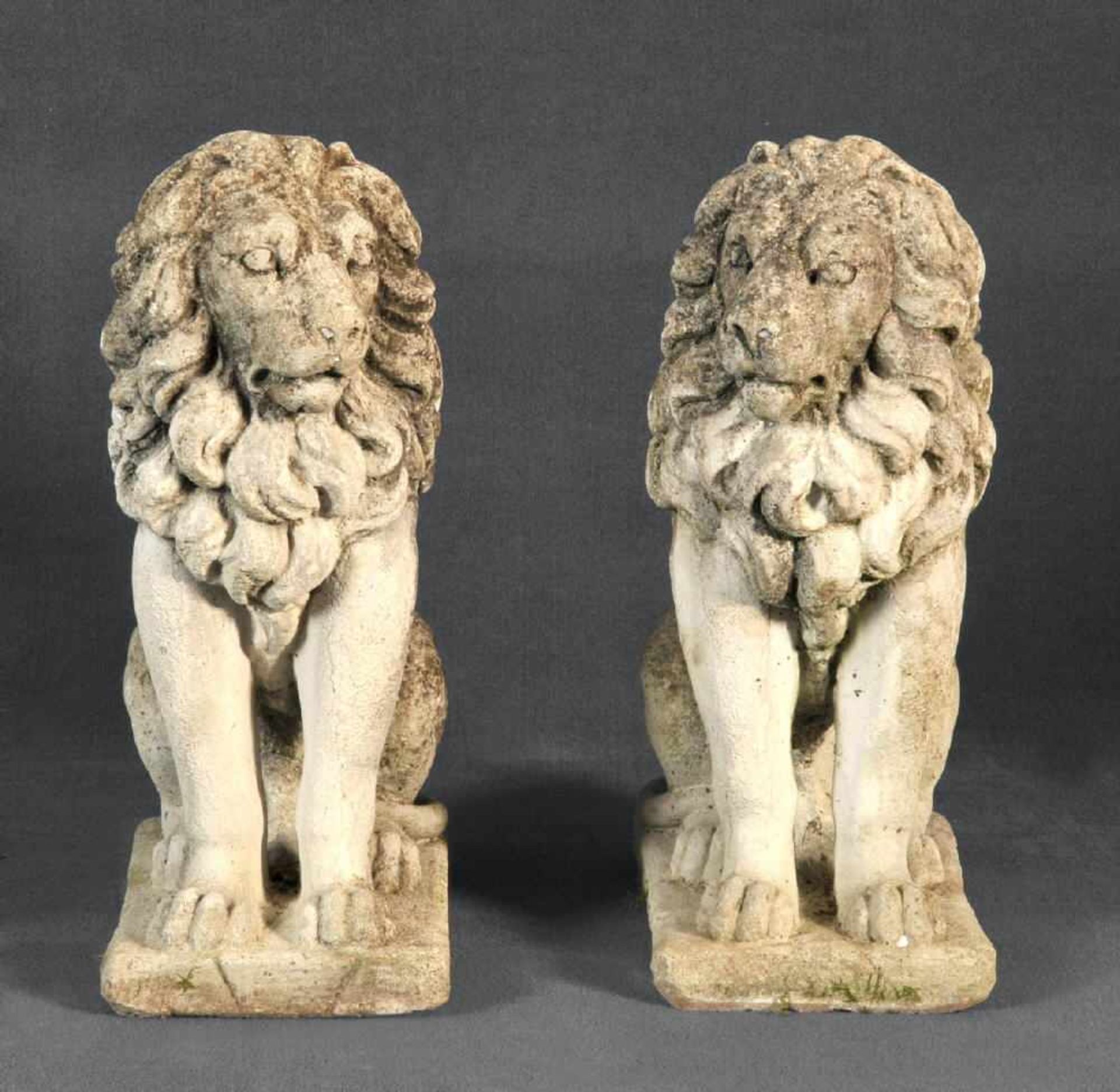 Gartenfiguren, 2 Stück - Sitzende Löwen<b