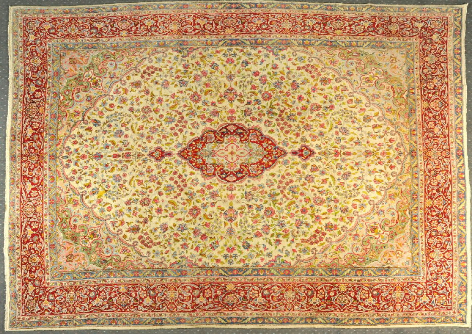 Kirman-Lawer, Persien, 275 x 390 cmälter, Wolle, feine Knüpfung, hellgrundig, mehrfarb. Mittelstück,