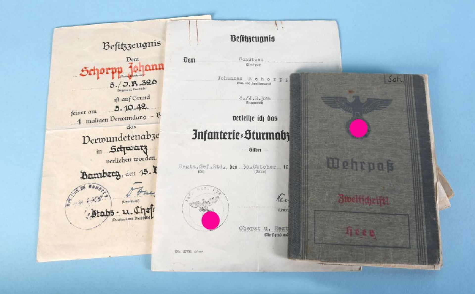 Besitzzeugnisse, 2 StückInfanterie-Sturmabzeichen in Silber, Verwundetenabzeichen in schwarz,