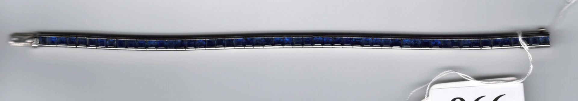 Armband - Streifenarmband750 WG, ca. 31 g, 52 Saphir-Carrés ca. 11,92 ct., L= 18 cmArmband - - Bild 9 aus 9