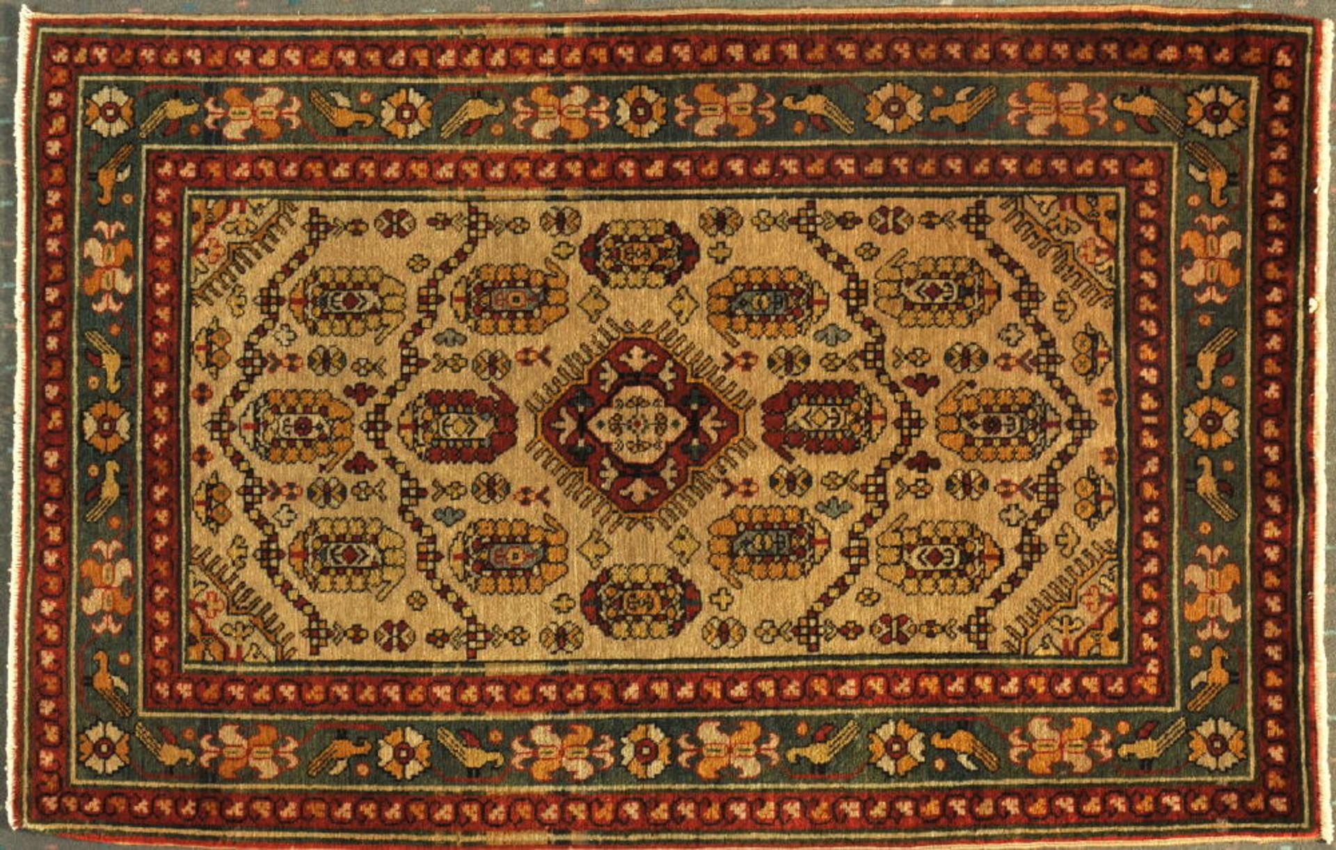 Kasak, Kaukasus, 85 x 130 cmälter, Wolle, feine Knüpfung, beigegrundig, mehrfarb. Rautenmittelstück,