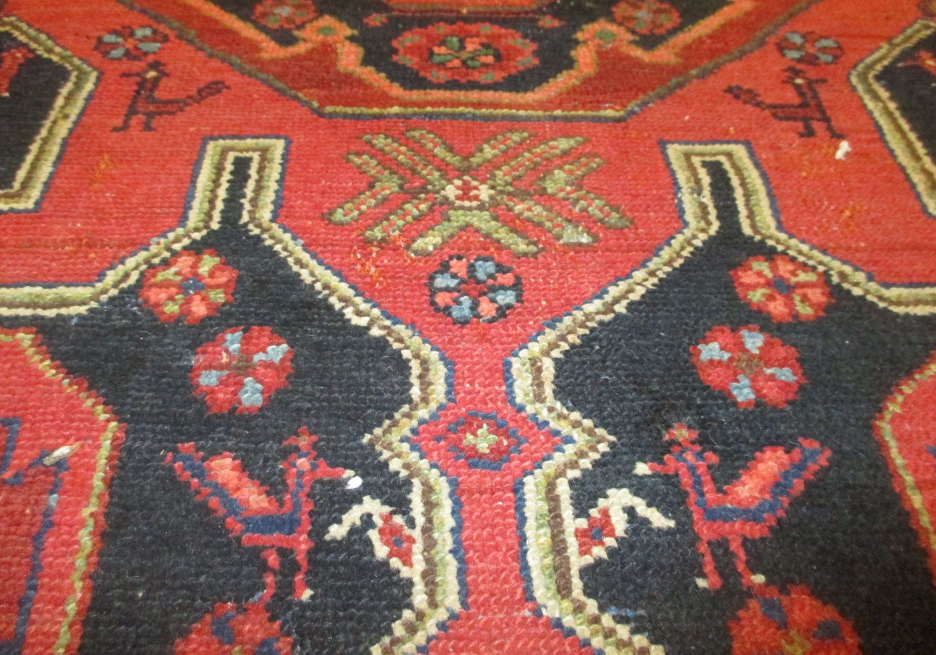 Kasak-Galerie (?), Persien, 142 x 462 cmalt, Wolle, Pflanzenfarben, dunkelblaugrundig, 3 große, - Bild 4 aus 11