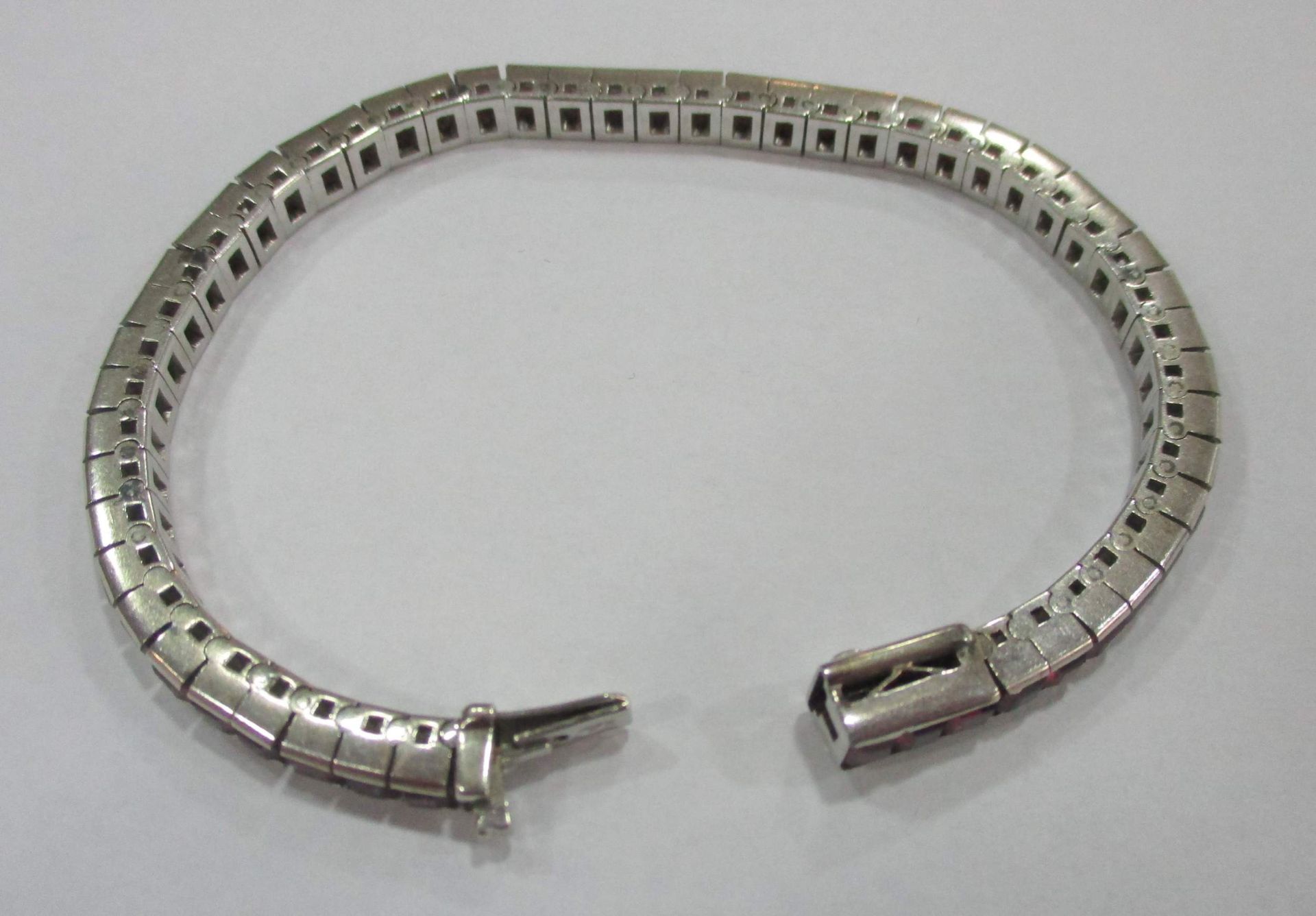 Armband - Streifenarmband750 WG, ca. 29 g, Rubin-Carrés ca. 12,19 ct., L= 18 cmArmband - - Image 3 of 9