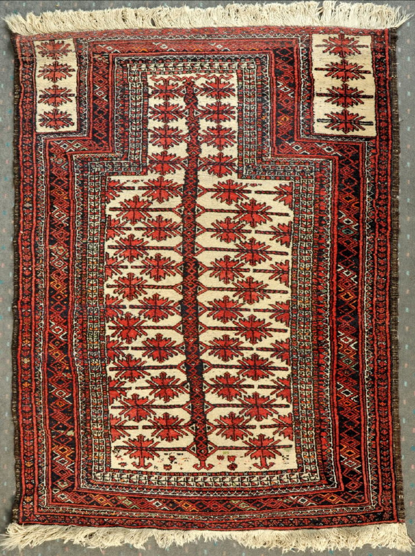 Gebets-Belutsch, Persien, 85 x 154 cmWolle, hellgrundig, Gebetsgiebel mit stilis. Motiven, zahlr.