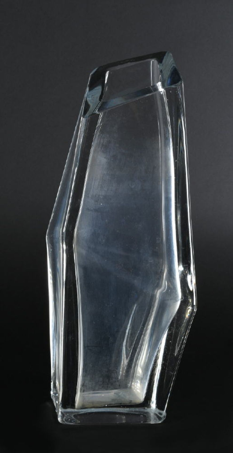Vasefarbloses Kristall, Rautenform, H= 33 cm, Rand minim. best.Vasefarbloses Kristall, Rautenform,