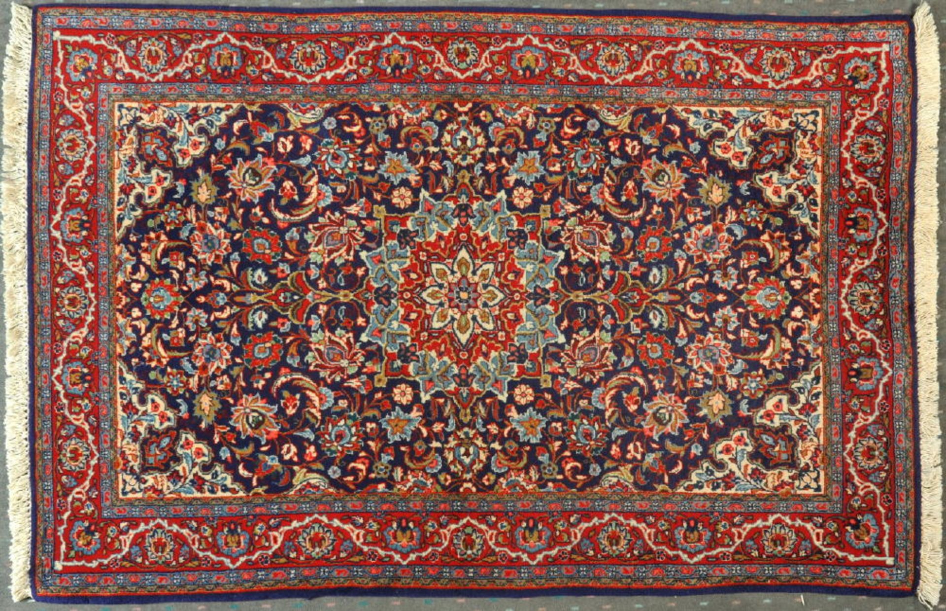 Kork-Sarough, Persien, 104 x 150 cmälter, Korkwolle, sehr feine Knüpfung, dunkelblaugrundig,
