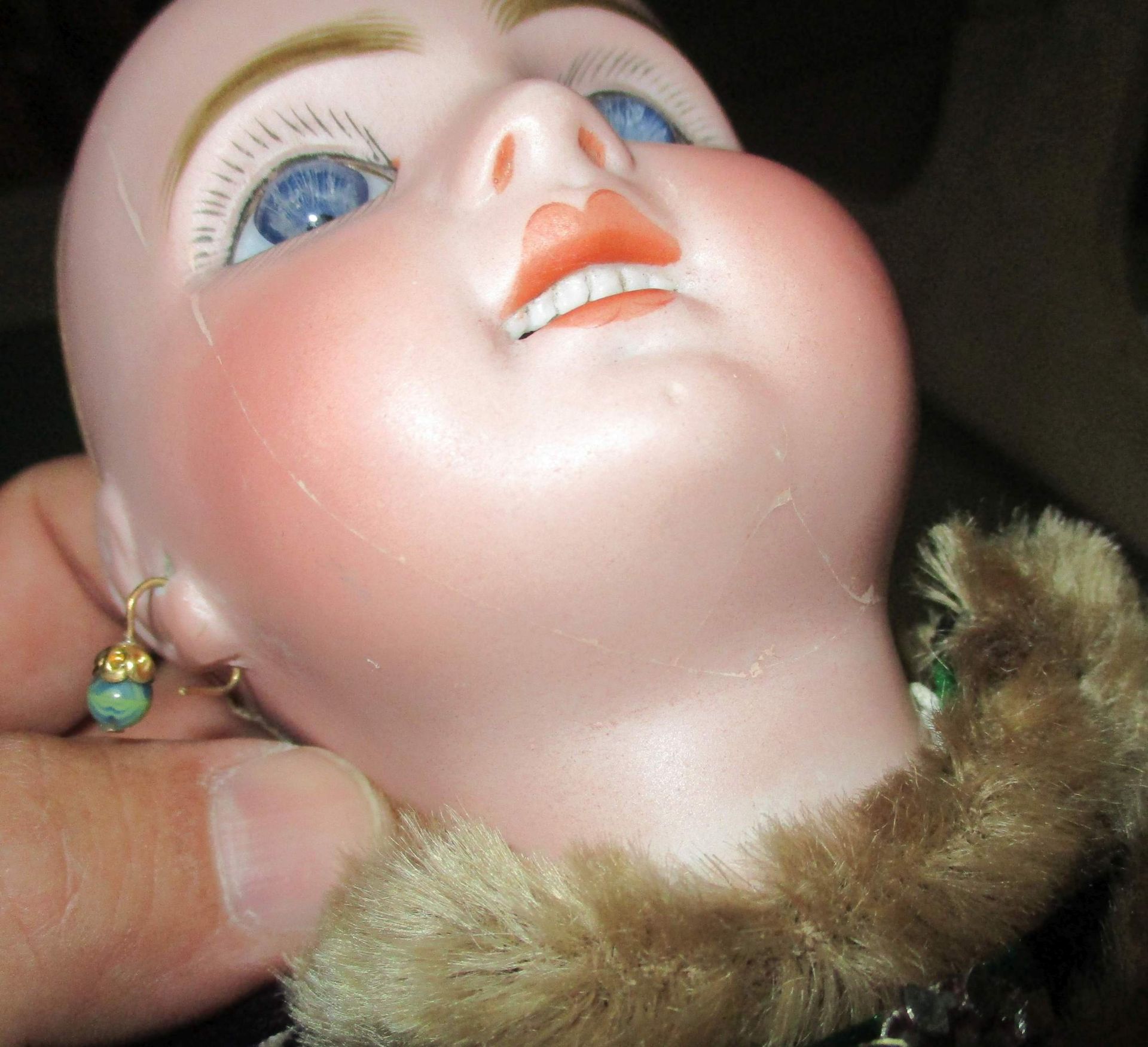Puppe - MädchenKopf Porzellan, Glasaugen, offener Mund, durchstochene Ohren - Bild 12 aus 13