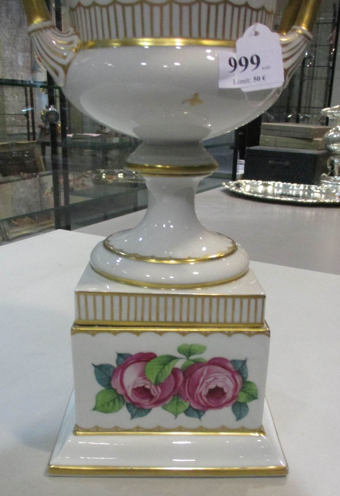 Amphorenvase mit Deckel "Rosenthal, Selb"Porzellan, handbemalt, Rosen- u. Golddekor, auf quadrat. - Bild 13 aus 14