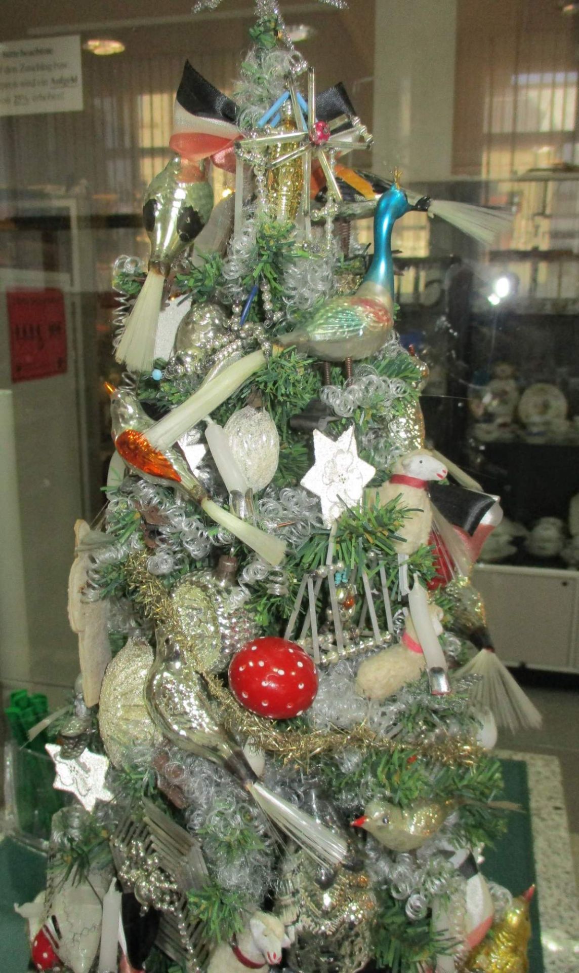 Christbaum mit Schmuck - Bild 6 aus 9