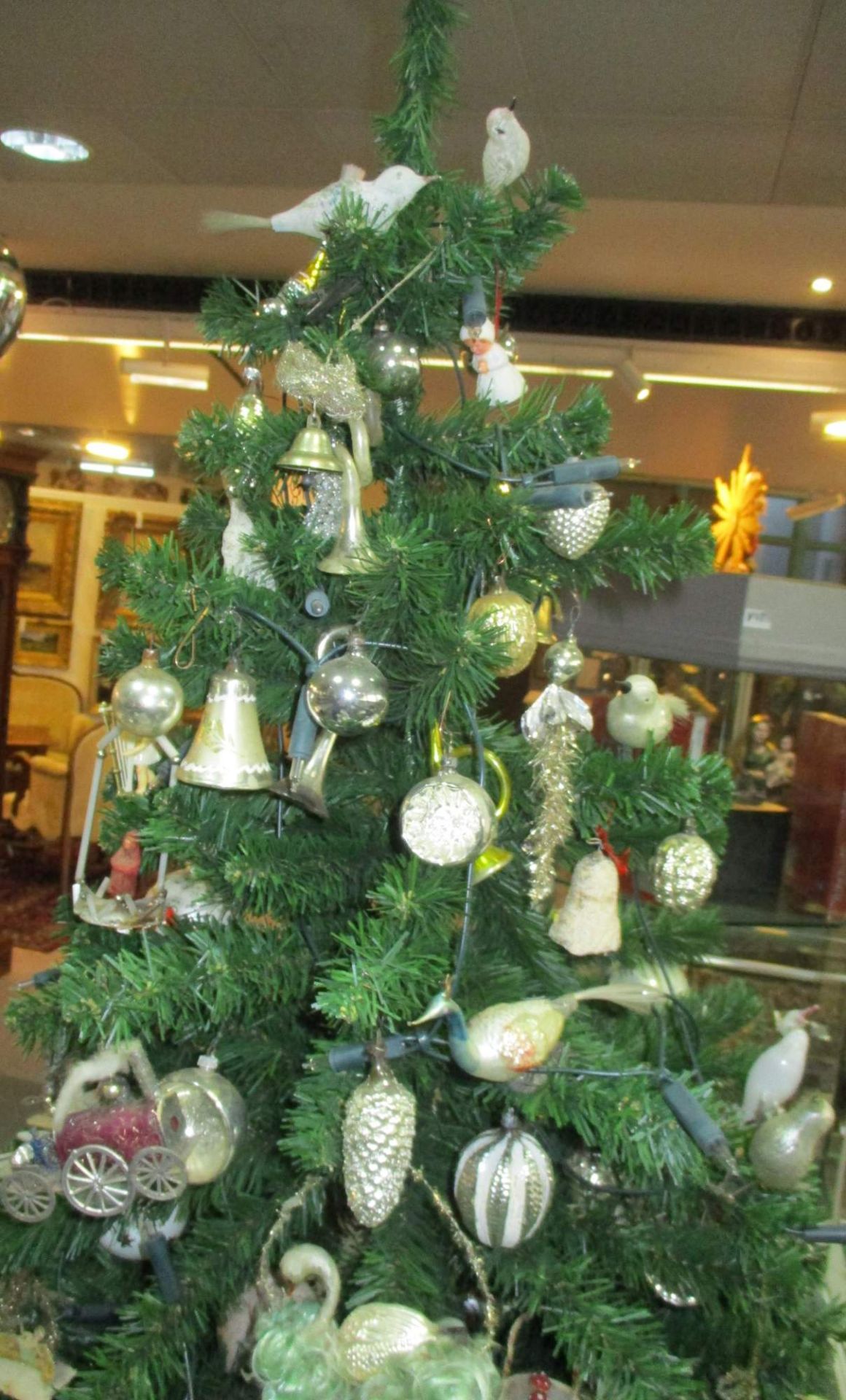 Christbaum mit Schmuck - Bild 6 aus 9