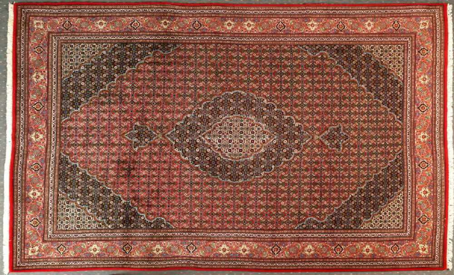 Kork-Mahi-Täbris, Persien, 200 x 296 cm