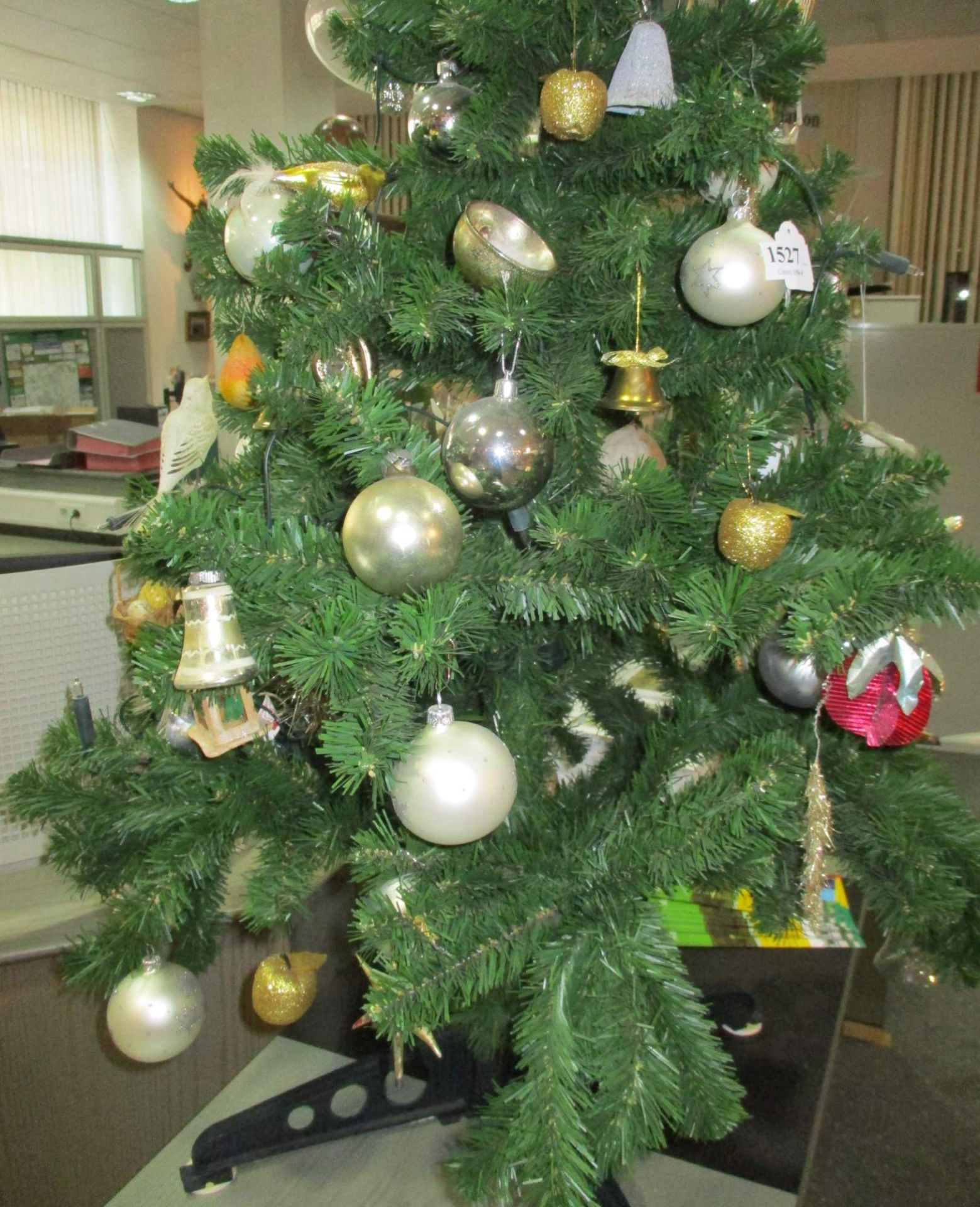 Christbaum mit Schmuck - Bild 9 aus 9