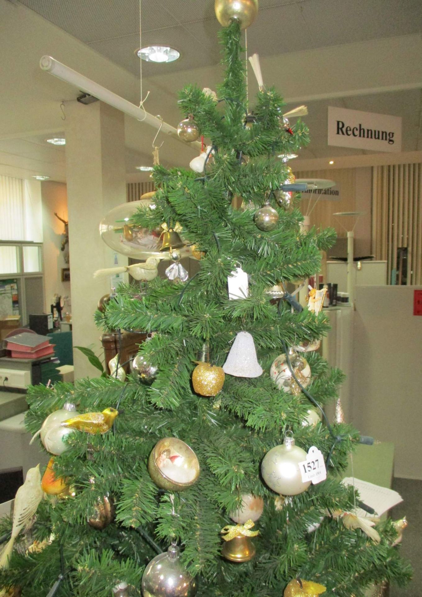 Christbaum mit Schmuck - Bild 8 aus 9