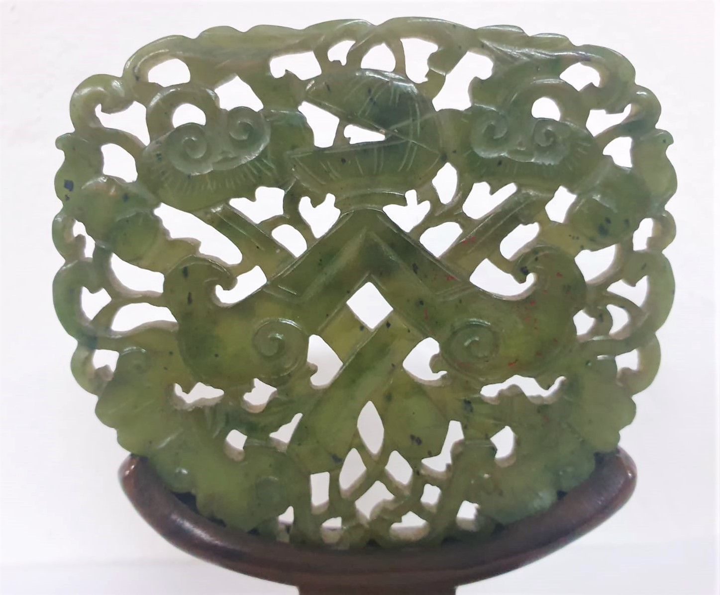 an antique Qing dyn. Spinach jade, depicting rui and bats - Image 4 of 4