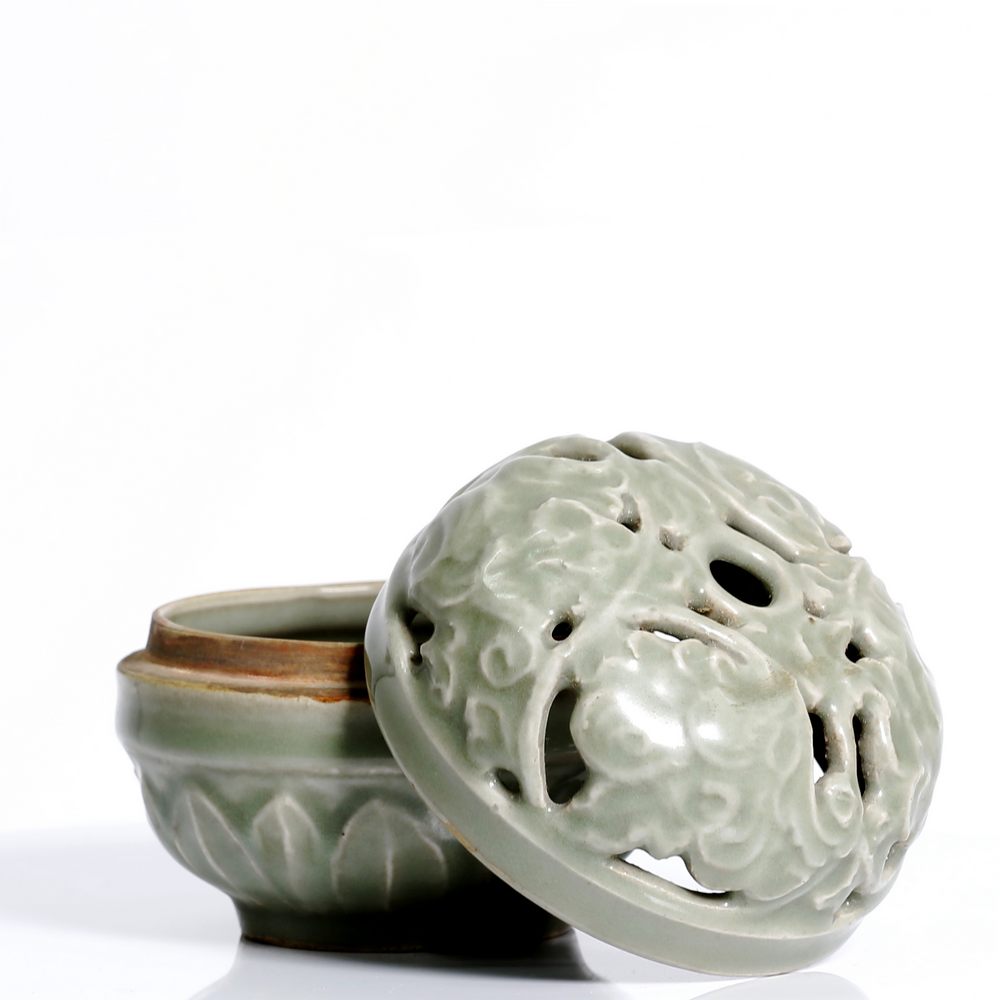 antique, fine Chinese, celadon censer, early Qing dyn. - Image 2 of 3