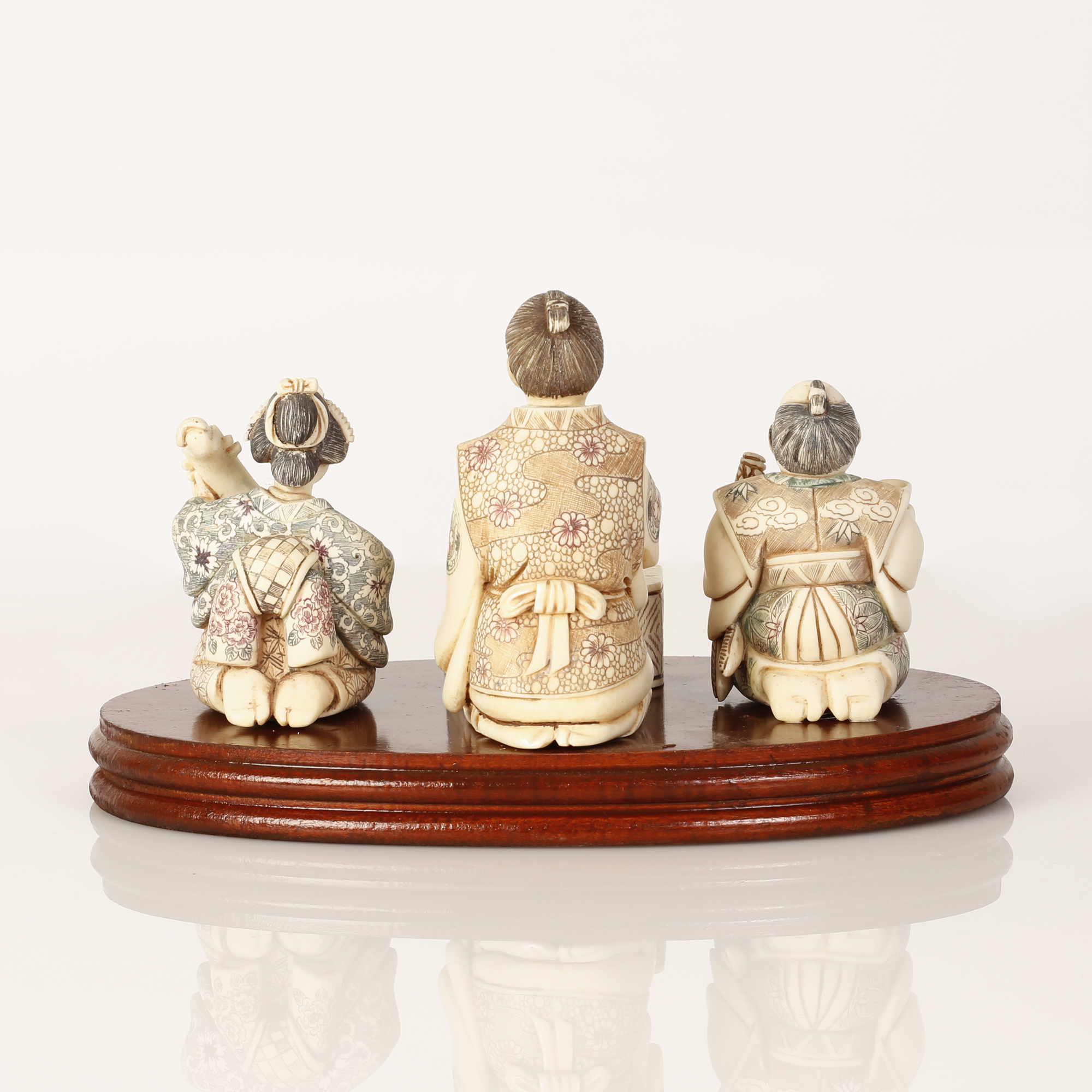 old Chinese bone sculpture of friends drinking saki or tea - Image 2 of 3