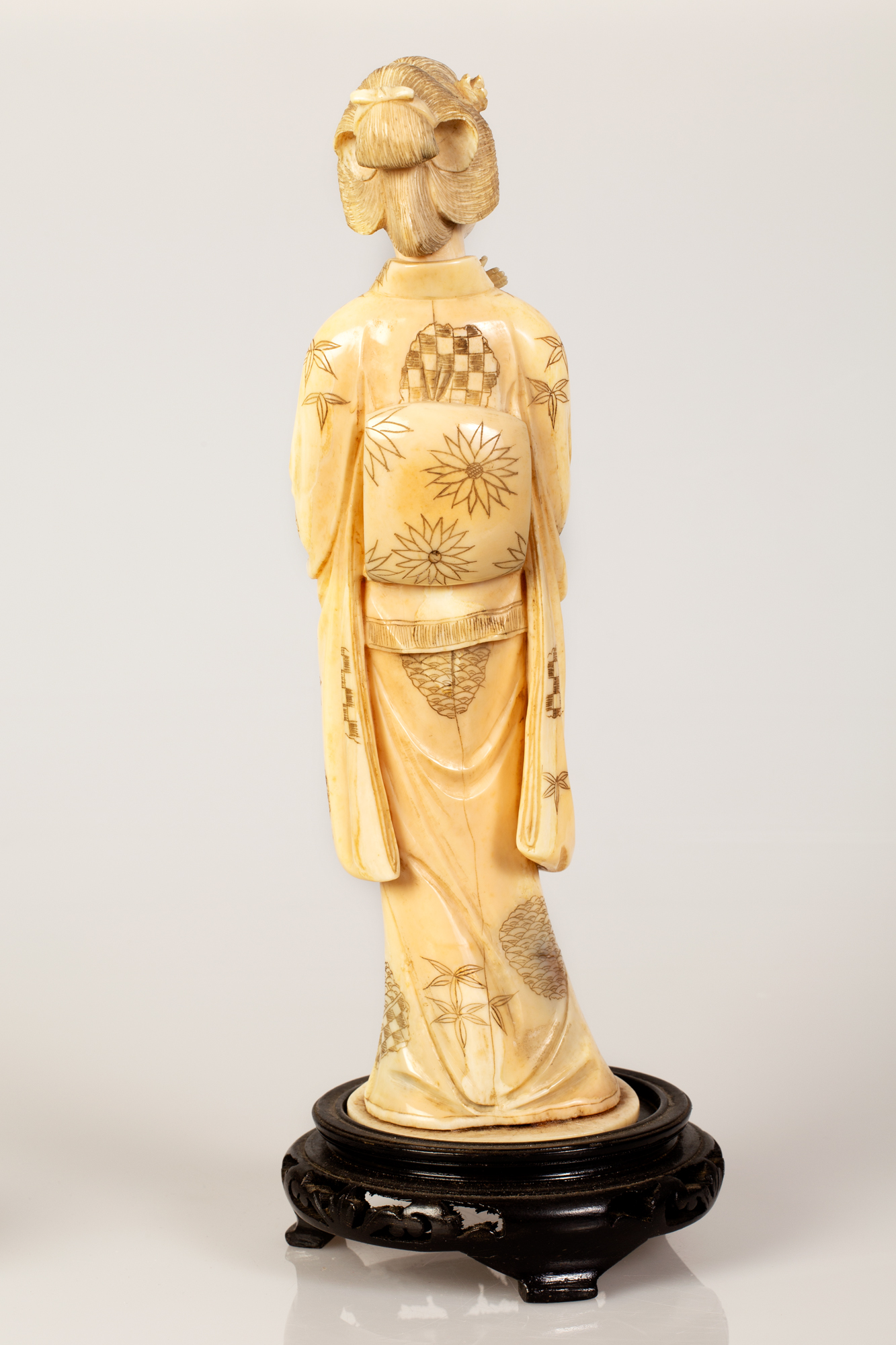 Japanese Okimono Bone Sculpture Geisha Figure - Image 3 of 3