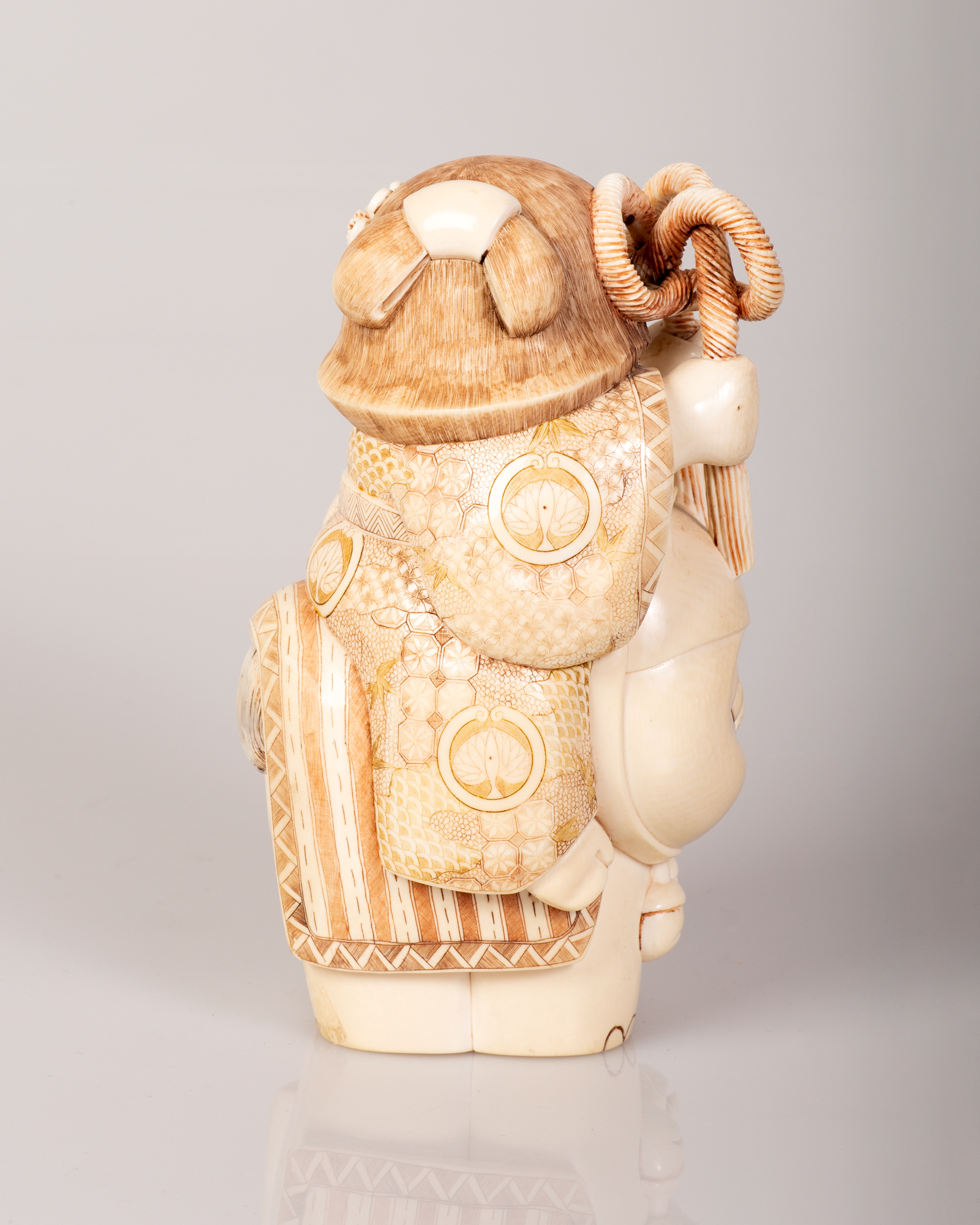 Chinese Bone Figurine - Figure of 'An Adolescent Girl Riding a Cat' - Image 2 of 6