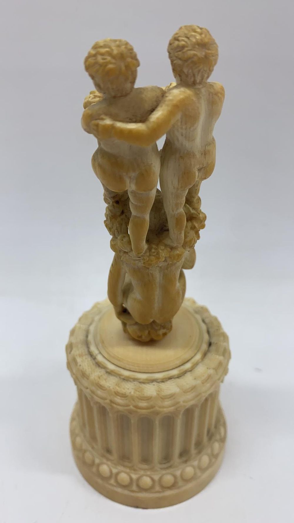 European bone sculpture of children holding wreaths 19th c - Image 2 of 3