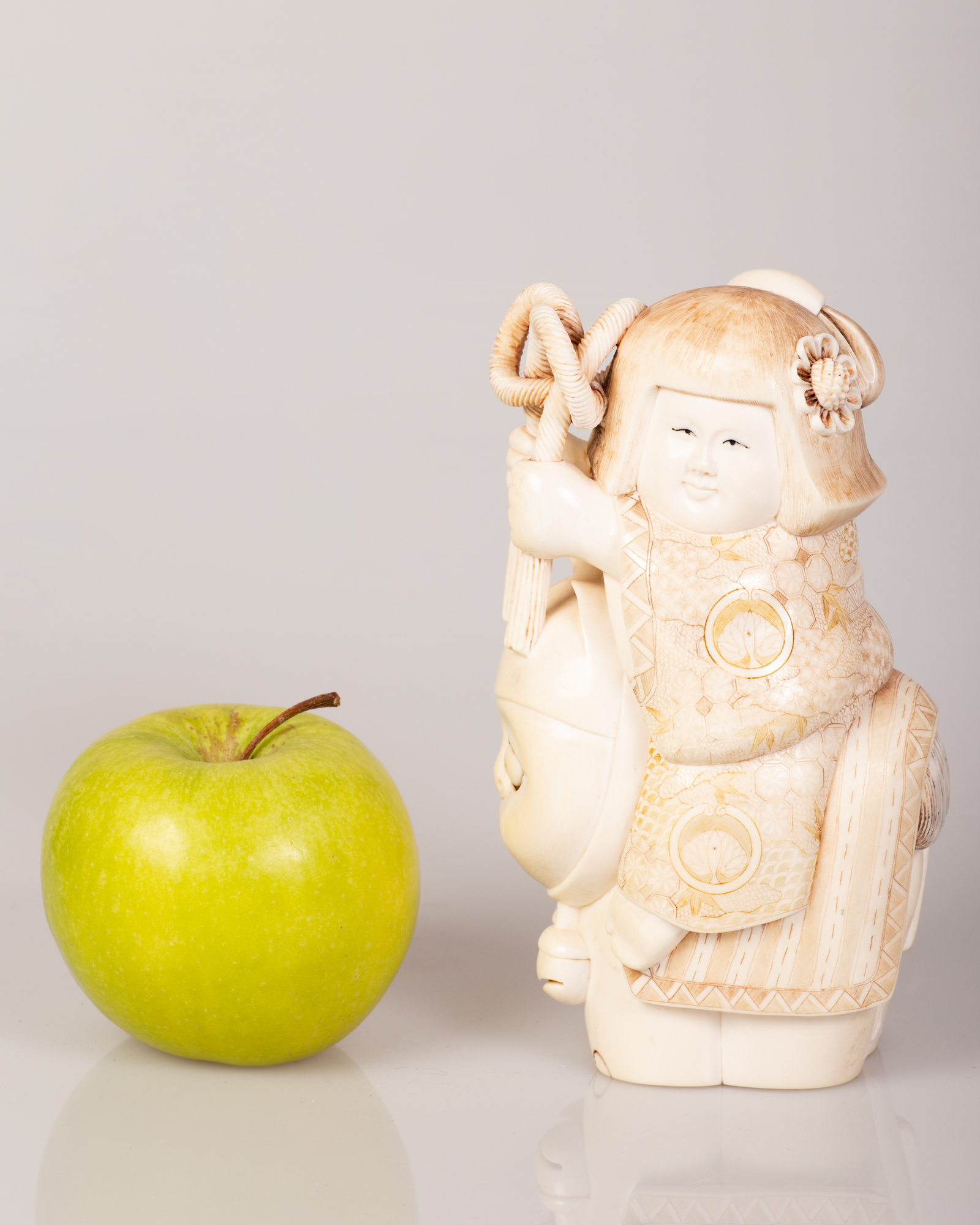 Chinese Bone Figurine - Figure of 'An Adolescent Girl Riding a Cat' - Image 6 of 6