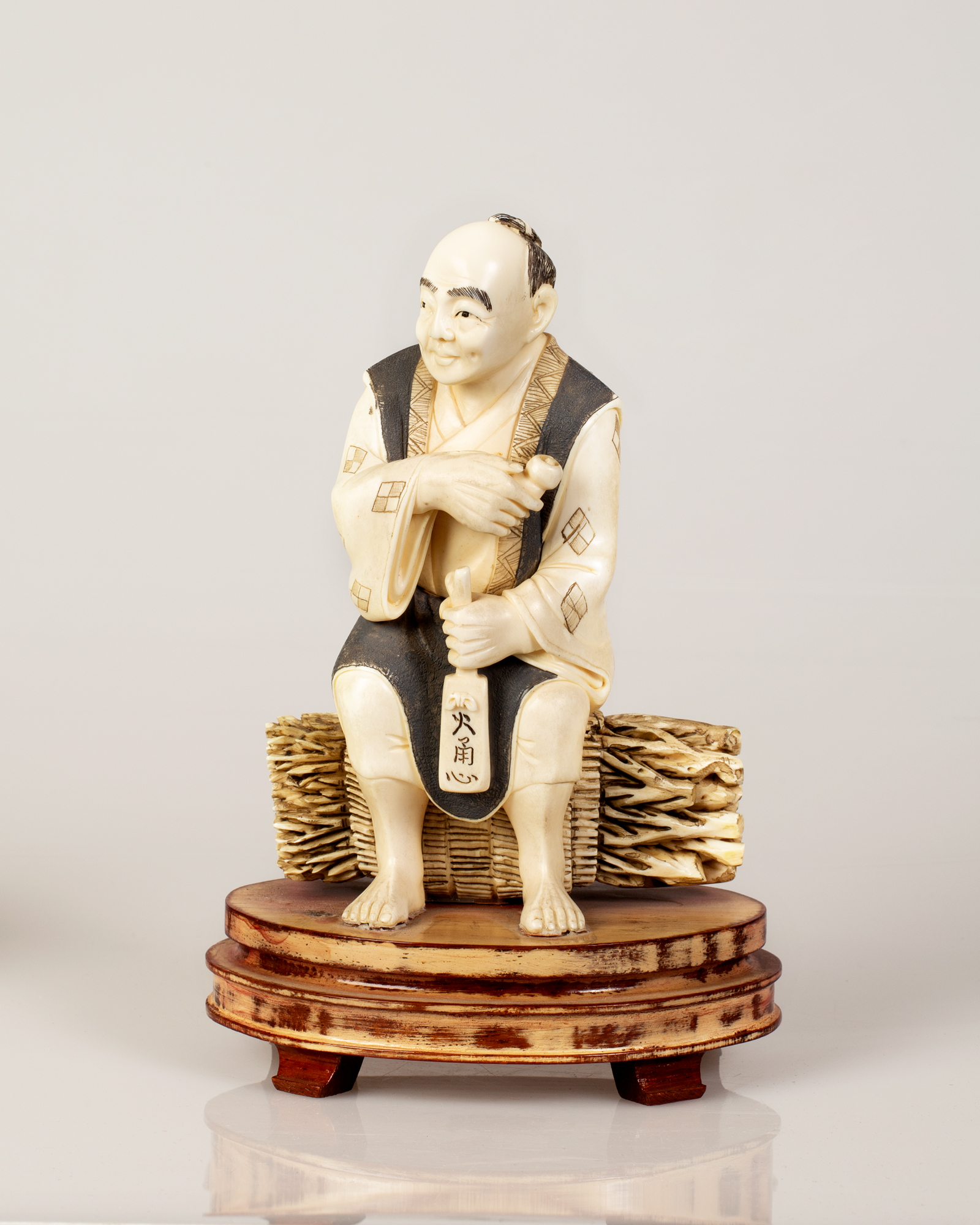 Old Japanese Bone Carving, Figure Seated on Tree Branches - Image 3 of 4