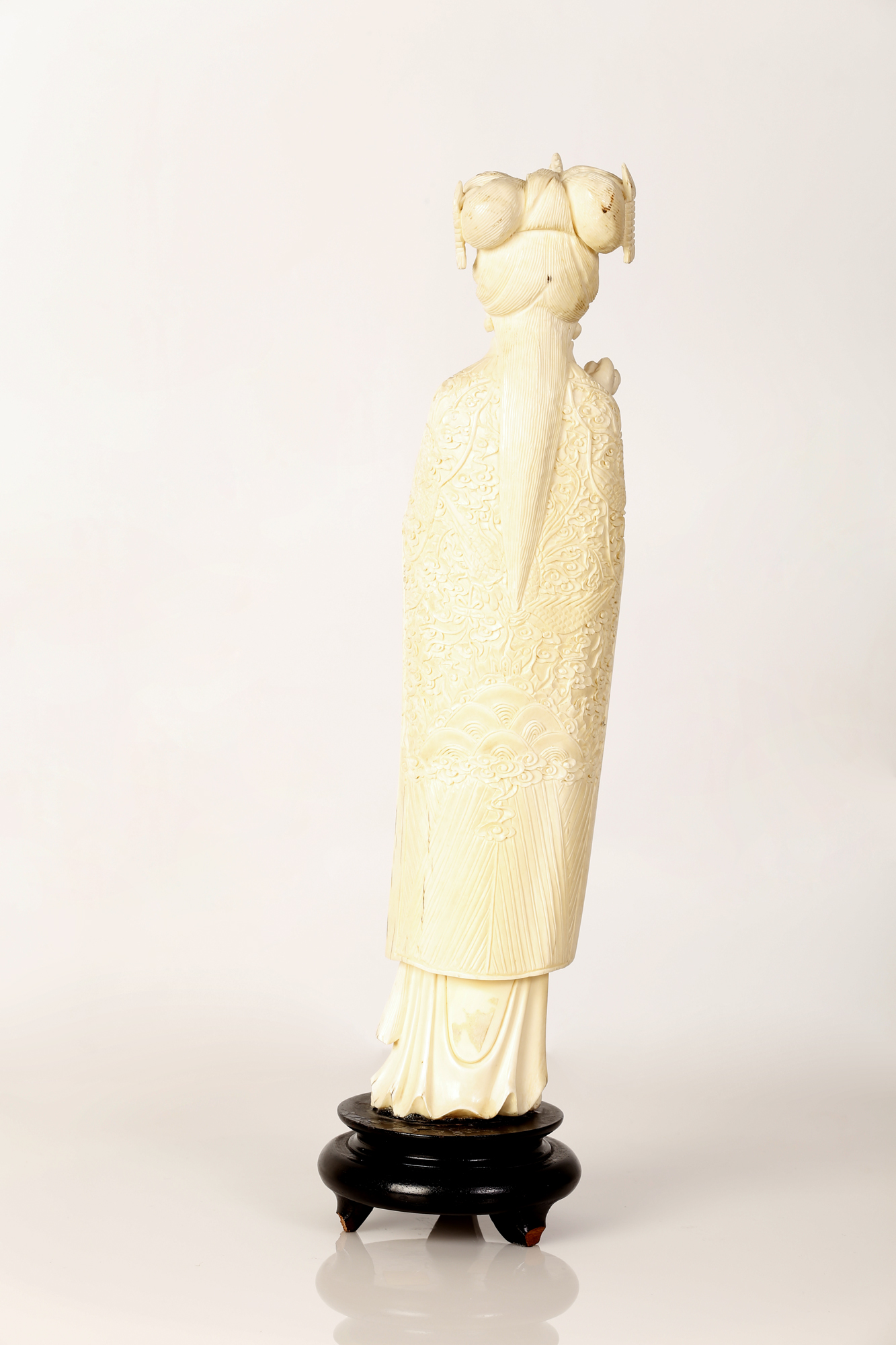 Impressive Guanyin-shaped Chinese Bone Figurine - Image 2 of 2