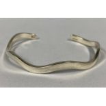 HM silver modernist wave bangle 14g