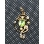 Beautiful Victorian Art Deco 9ct green stone with pearl pendant