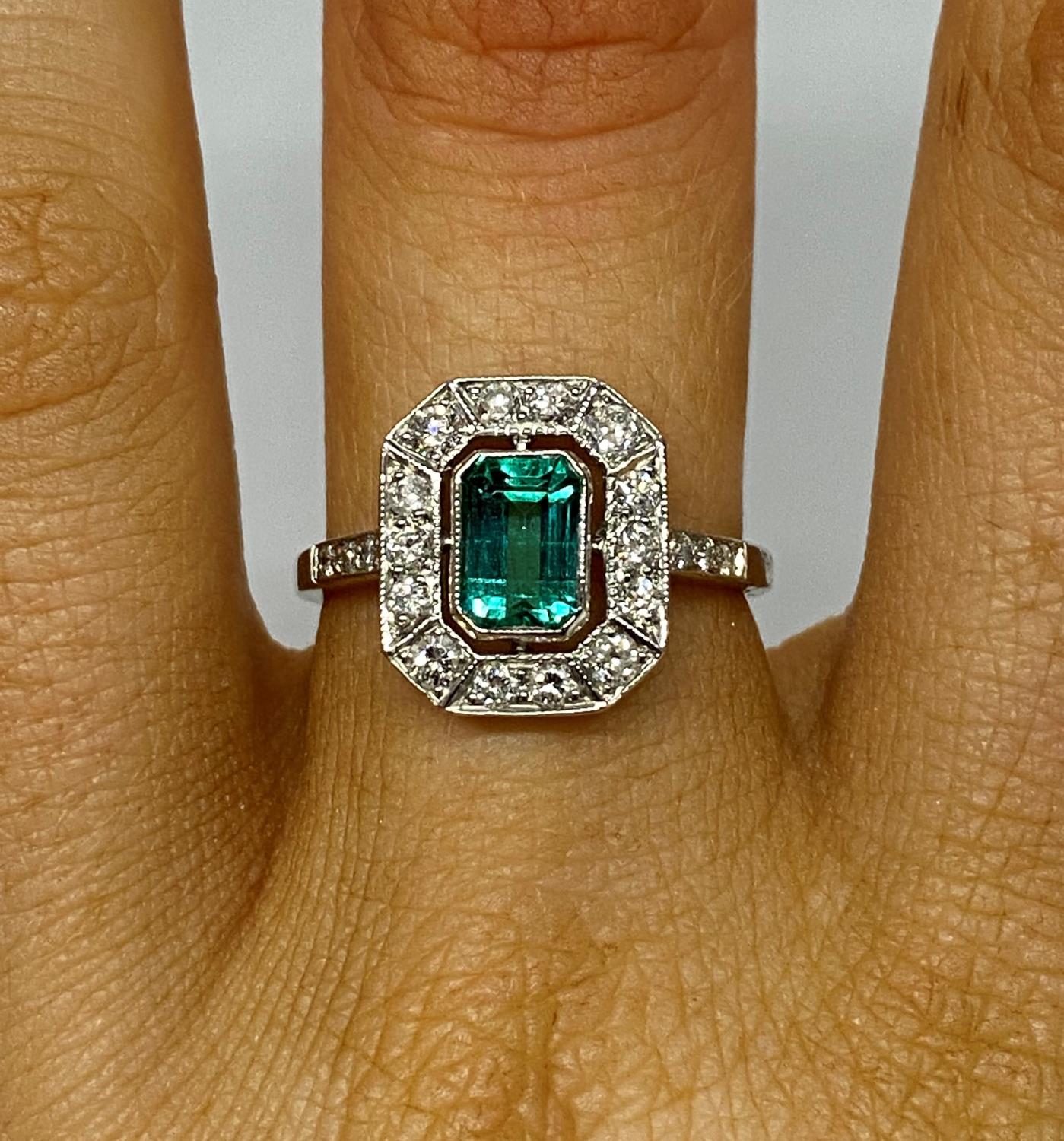 Art Deco platinum emerald and diamond cluster ring - Image 2 of 3