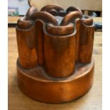 Braithwaites and Co. Leeds Victorian pate mould with chain link design