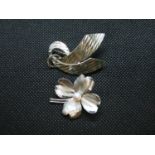2x silver brooches one set with cultured pearl
