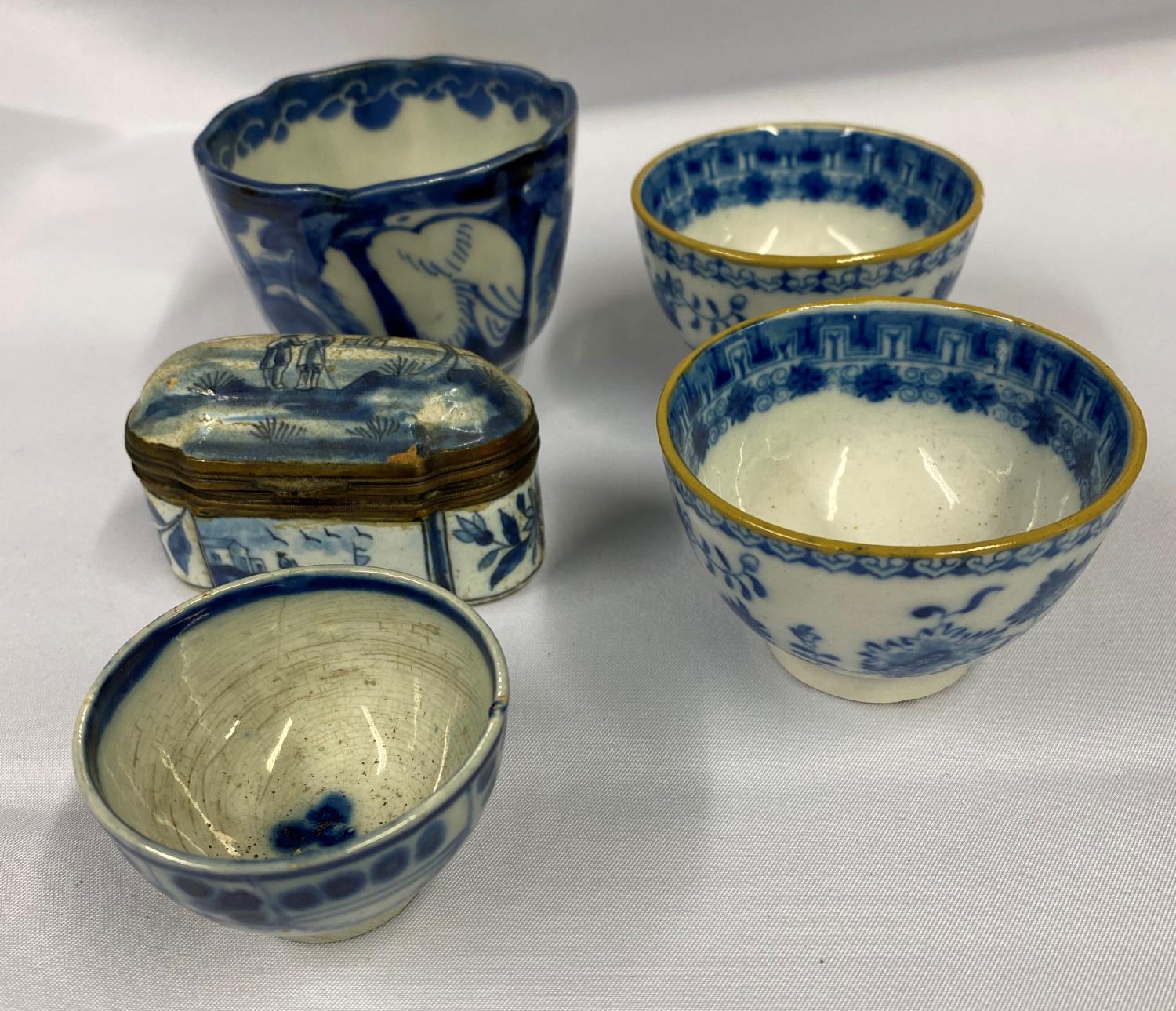 Early Delft snuff box with 4x chinese bowls