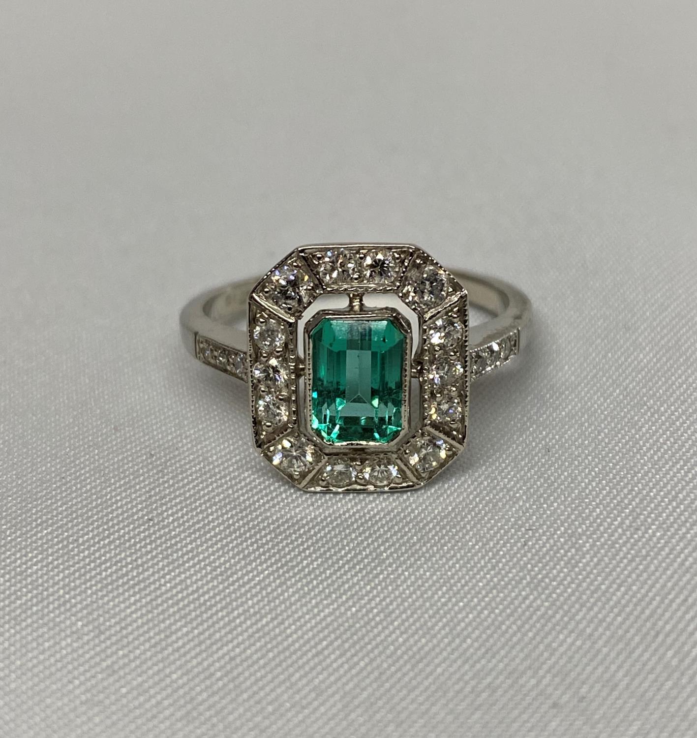 Art Deco platinum emerald and diamond cluster ring - Image 3 of 3