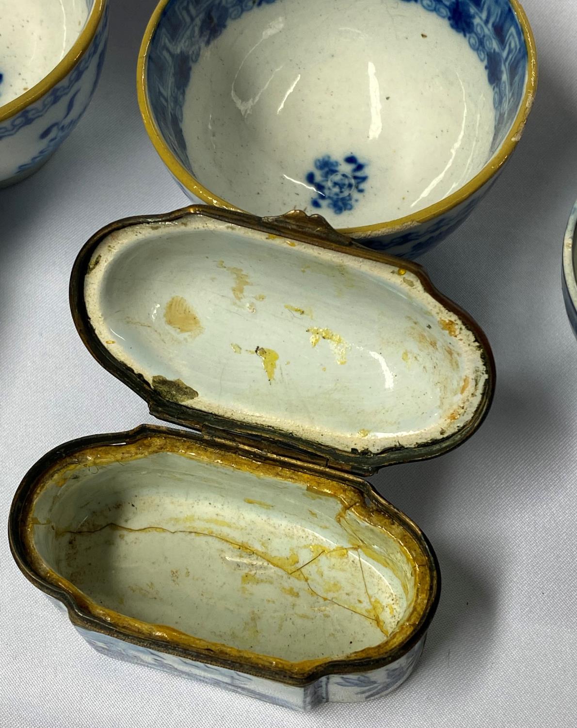 Early Delft snuff box with 4x chinese bowls - Image 5 of 9