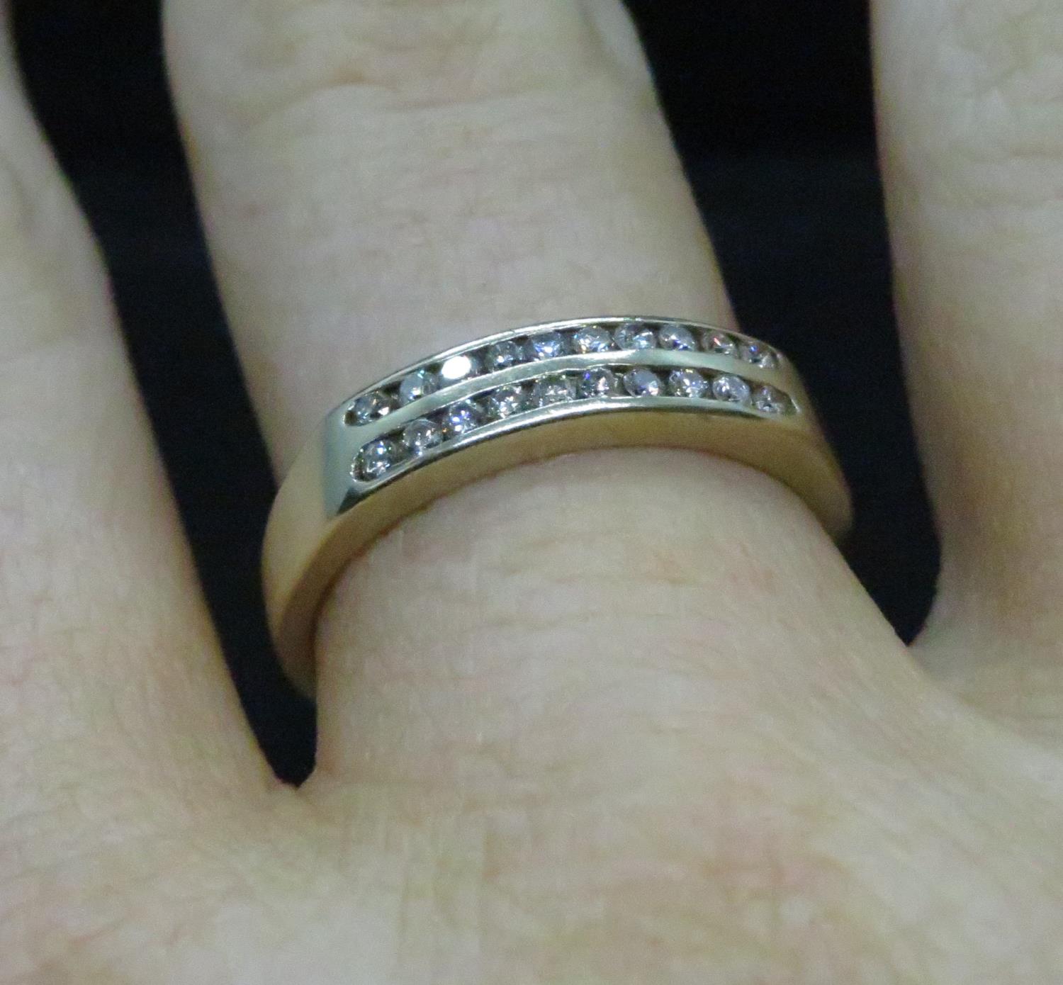 18ct gold double row eternity ring set with 20 brilliant cut diamonds - Image 2 of 3