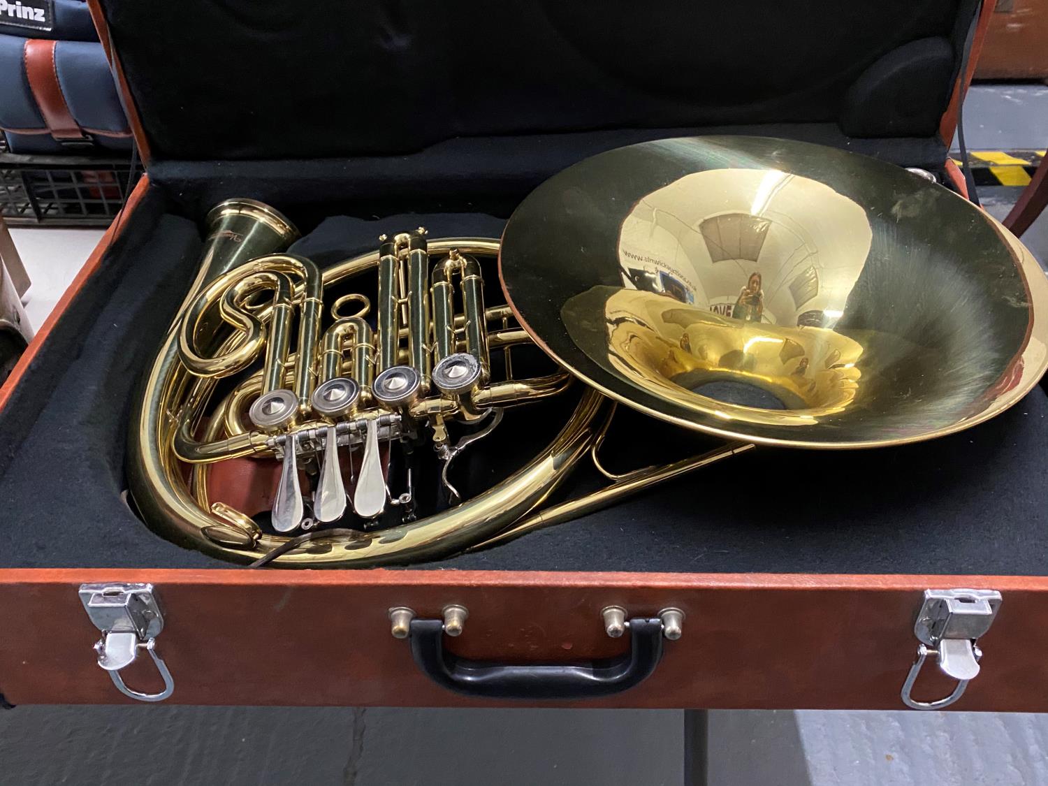 Case containing Ventiano french horn - Bild 2 aus 2