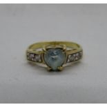 18ct gold ring size M 2.7g with blue central stone