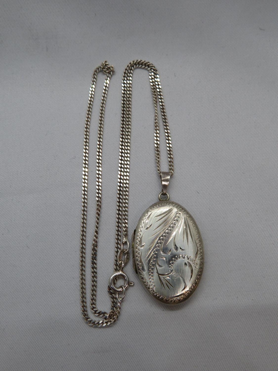 Vintage silver locket on 18" silver curb link chain