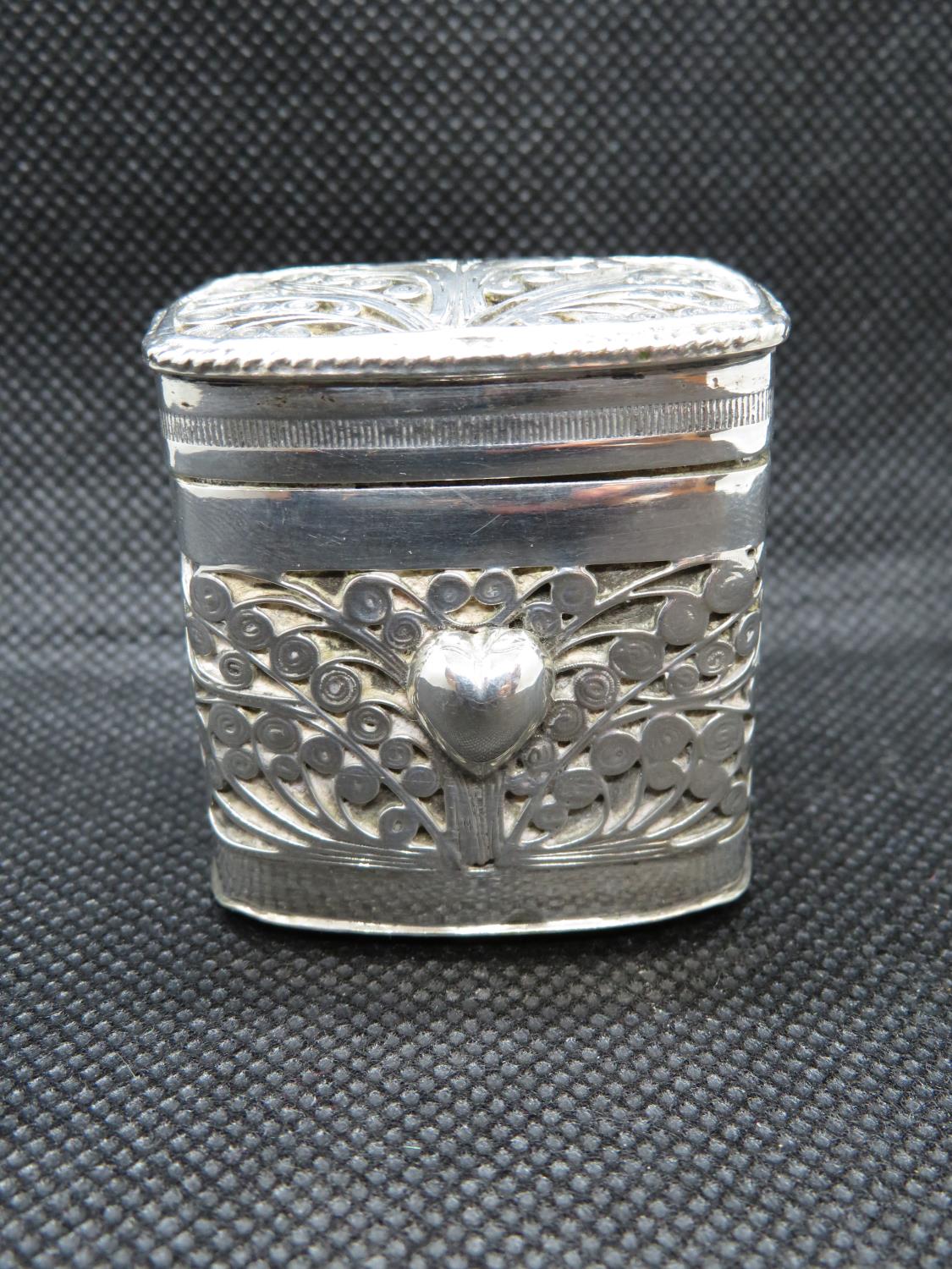 Dutch silver HM filigree snuff box 60g in weight