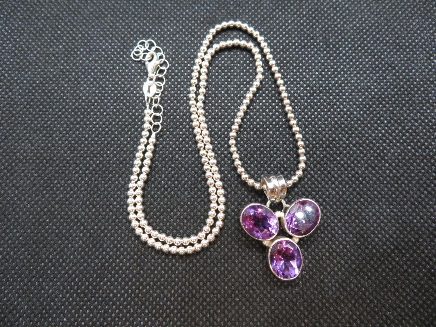 Silver trefoil pendant set with 3 large amethyst stone 18" bobble chain 16g