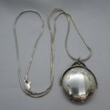 Silver spinner locket on 20" silver chain 14g