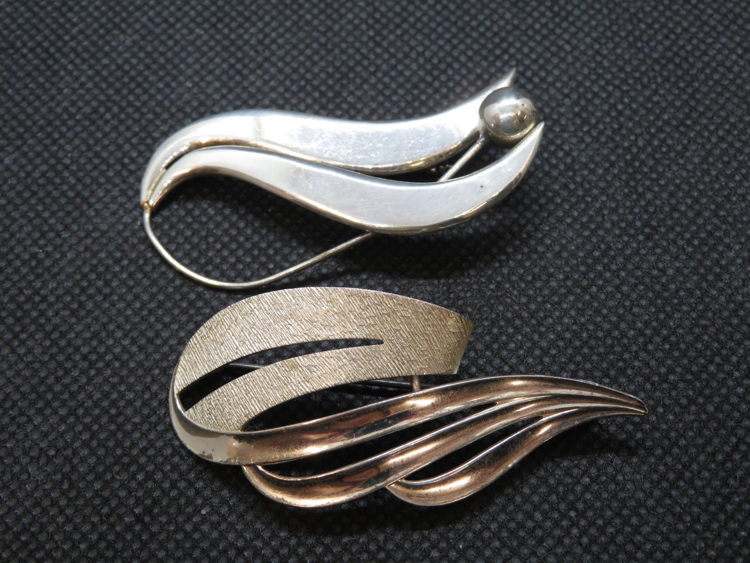 2x modernist silver brooches both HM 18g